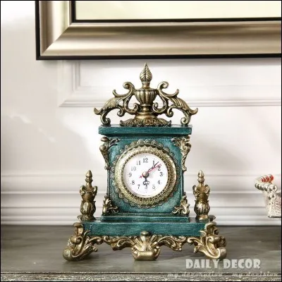 Qui chantait, en parlant des vieux, "Et s'ils tremblent un peu est-ce de voir vieillir la pendule en argent ?" ?