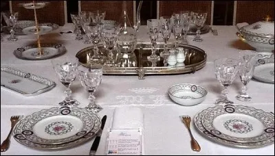 Qui chantait "Les millionnaires du dimanche laissent le pain sur la planche" ?