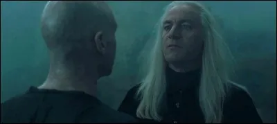 Lord Voldemort renaît et appelle tout de suite ses serviteurs grâce à la Marque des Ténèbres. Il se montre particulièrement sévère avec eux et les accuse de l'avoir délaissé. Quel Mangemort est alors réprimandé ?