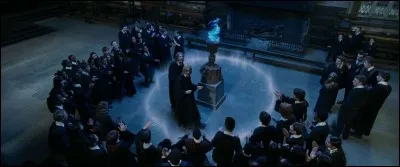 Finalement, en 1994, le Ministère de la Magie, après avoir pris les mesures qui s'imposaient, annonce la tenue d'un nouveau Tournoi. Les sorciers postulant à la compétition doivent avoir la Majorité Magique. Mais à quel âge est-elle fixée dans "Harry Potter et la Coupe de Feu" ?