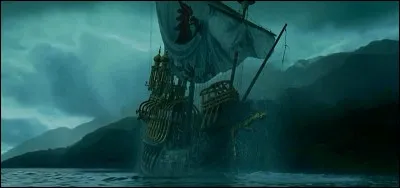 Le 1er Septembre 1994, alors que Harry Potter effectue sa quatrième rentrée, le directeur de Poudlard, Albus Dumbledore, annonce la tenue du Tournoi. Les délégations invitées arrivent donc sous peu à Poudlard. Quelle est la date d'arrivée des délégations magiques ?