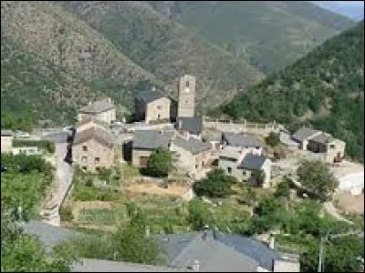 Je vous emmène à présent visiter la commune de Railleu. Petit village Catalan de 28 habitants dans la région naturelle des Garrotxes, il se situe en région ...