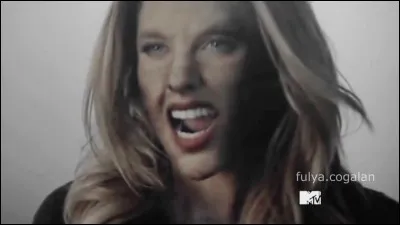 S3 : Qui Kate assomme-t-elle au moment de sa vraie apparition ?