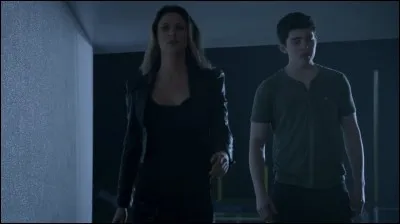 S4 : Qu'est-ce que Kate fait au jeune Derek ?