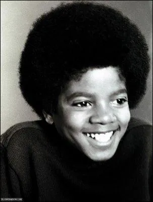 Qui imite-t-il ds son plus jeune ge ?