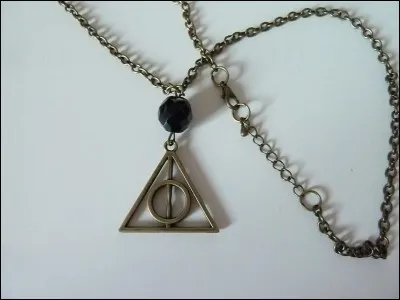 De quoi sont composées "Les Reliques de la mort" ?