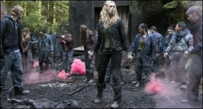 Dans le final, qui sont les trois personnes qui ne sont pas rentrées dans la navette ?