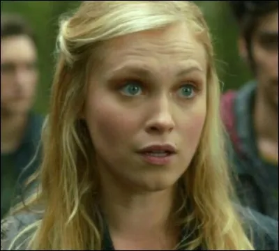 Qui est la première personne à appeler Clarke "Princesse" ?