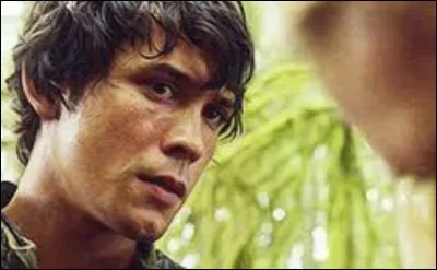 Dans l'épisode 3, quand Clarke tue Atom, que réalise Bellamy à ce moment-là ?