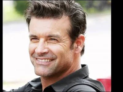 Dans quel sport Roch Voisine excellait-il avant de rencontrer un énorme succès dans la chanson, au début des années 90 ?