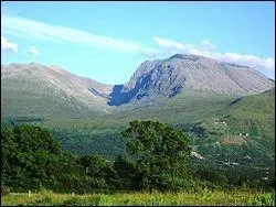 Les montagnes sont nombreuses en Ecosse, quel est son point culminant  1344 m ?