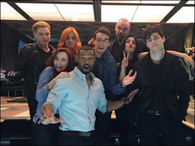 Dans le dernier épisode de la saison 2, quels couples retrouve-t-on à la fin ?