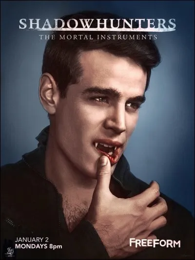 Simon Lewis est amoureux de :