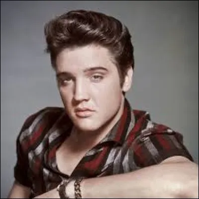À ses débuts, pourquoi Elvis choque-t-il l'Amérique puritaine ?