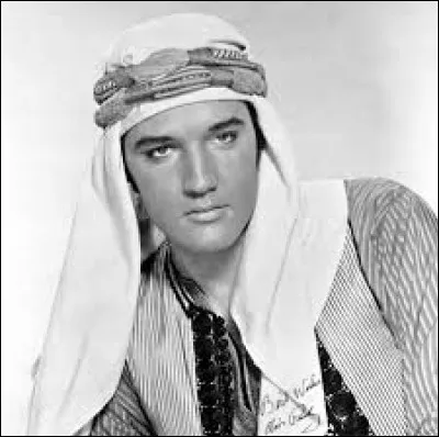 Dès 1956, Elvis Presley est surnommé "The King" mais il n'aime pas ce surnom car, selon lui, le seul vrai King est...