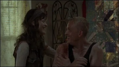 Lors d'une sortie, Carol et Rick rencontre deux jeunes gens qui leur proposent de la nourriture, de quoi s'agit-il ?