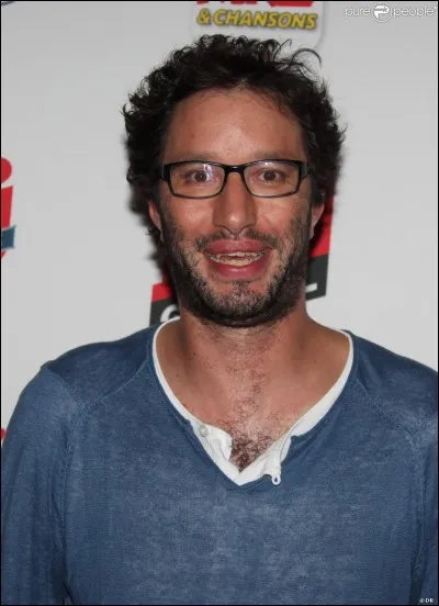 Laquelle de ces chaînes YouTube est gérée par un animateur radio ?