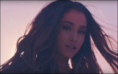 Cette image provient du clip :