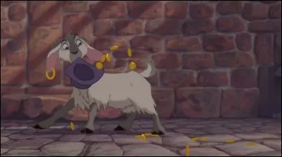 Parmi les trois statues de pierre, laquelle s'est éprise de Djali au point de tomber fou d'elle ?