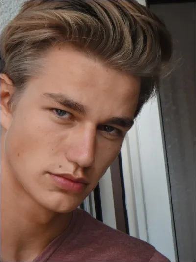 Comment s'appelle Eliot en vrai ?