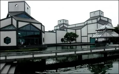 Dans quelle ville se trouve le musée d'art chinois conçu par l'architecte Ieoh Ming Pei ?