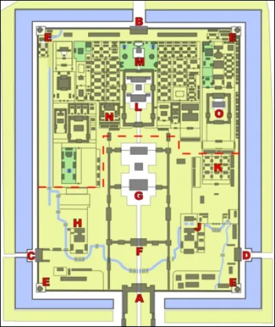 En quelle année les travaux de la Cité interdite furent terminés ?