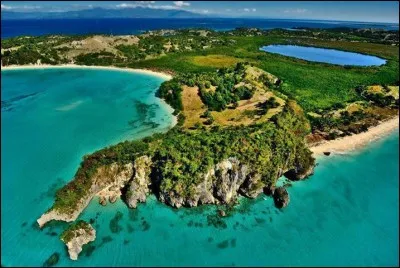 À qui l'Ile à Vache(s) et l'Ile de la Tortue appartiennent-elles ?