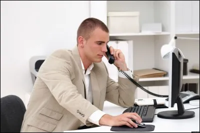 Si il/elle vous dit : "Tu fais quoi dans la vie ?". Vous répondez :