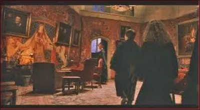 De quel côté est le dortoir des filles ?