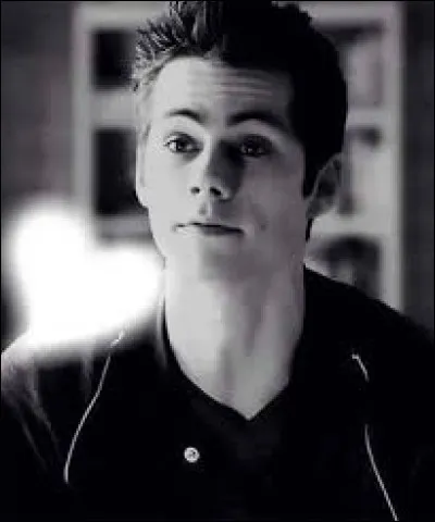 Comment s'appelle cet acteur ? (Teen Wolf)