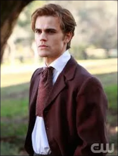 Comment s'appelle la première petite amie de Stefan Salvatore ? (Vampire Diaries)