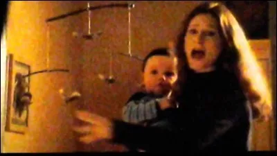 Qui va chercher Harry quand ses parents meurent ?