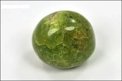 Familièrement, geste de mépris, de moquerie :