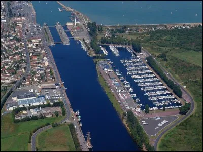 Dans quel pays, la ville de Ouistreham se trouve-t-elle ?