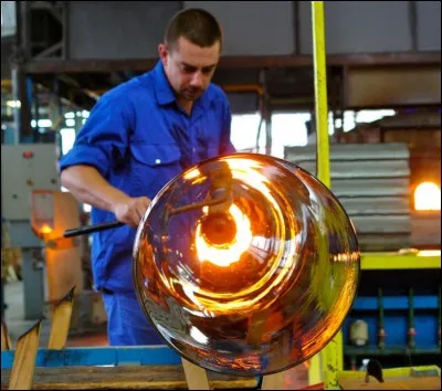 À quelle date la fabrication du verre est-elle apparue ?