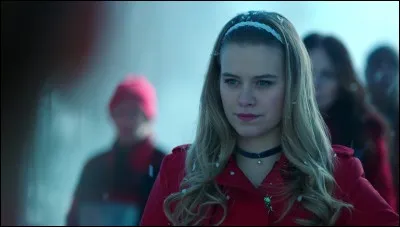 Pourquoi Polly a-t-elle dû quitter la maison Cooper ?