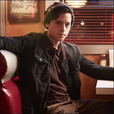 À la fin de la saison, de qui Jughead tombe-t-il amoureux ?