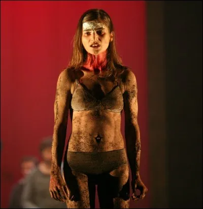 Fille issue de l'inceste involontaire d'dipe et de Jocaste, modèle de piété filiale et de dévouement fraternel. Qui est-elle ?