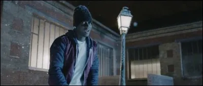 Complétez les paroles : 
"J'aurais aimé te rendre la monnaie
Gêné j'pense à tout c'que tu m'as donné
Ces moments durs où (...)"