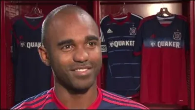 Grand espoir au poste d'attaquant, je signe très jeune à Liverpool en 2003. C'est en 2008 que j'ai ma seule sélection en équipe de France, grâce à mes bonnes prestations à l'Atletico Madrid. Mais en 2010, je ne joue plus et multiplie les clubs exotiques sans réussite. Je suis :