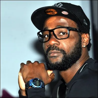 Je suis l'invité surprise de Raymond Domenech pour la Coupe du monde 2006. J'étais alors arrière latéral à Wigan. Je suis :