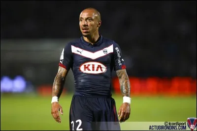 J'ai eu ma sélection en 2006 contre la Bosnie. Après Bordeaux, je rejoins West Ham. En 2009, à la surprise générale, je signe au Real Madrid où je ne jouerai que 2 matchs, le temps d'une saison. Je suis :