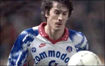 Joueur au nom qui prêtait à sourire, j'avais la particularité d'avoir poussé mes études très loin (maths sup et math spé). J'ai eu ma sélection en 1992 et j'ai évolué à Cannes, Paris et Lyon. Je suis décédé en 2015 à l'âge de 52ans. Je suis :