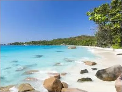 Et pour finir ces magnifiques vacances, le parrain de ma s�ur va venir chez moi. Son voyage va &ecirc;tre long car il habite &agrave; la R&eacute;union. Et quelle est la capitale de ce d&eacute;partement d'outre-mer ?