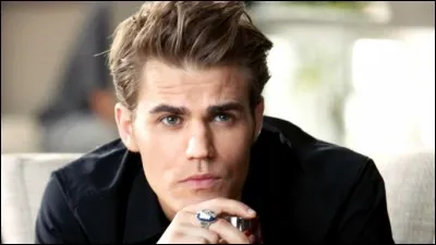 Comment s'appelle la première fille dont Stephan est tombé amoureux ?