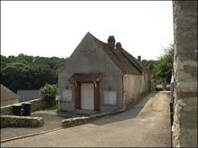 Je vous emmène dans le Vexin français visiter la plus petite commune du Val-d'Oise. Nous sommes à Theuville, petit village de 24 habitants situé en région ...