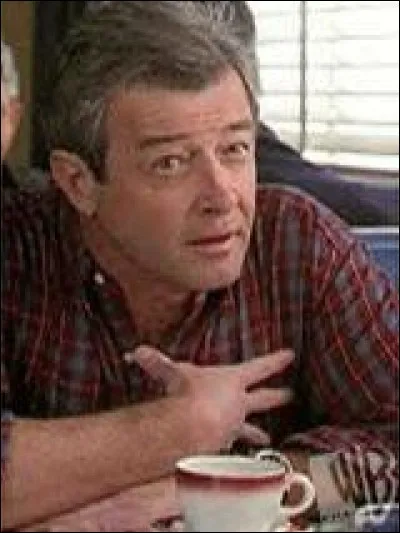 Comment s'appelle le père des trois surs ?