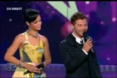 Cite le chanteur ayant été le premier parrain de la Star Academy.