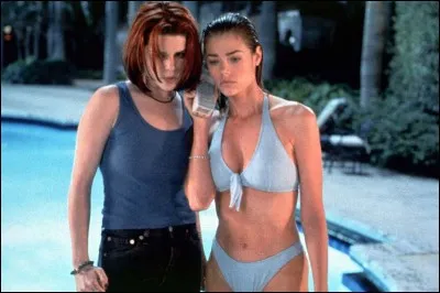 Neve Campbell et Denise Richards dans ce film sorti en 1998 :