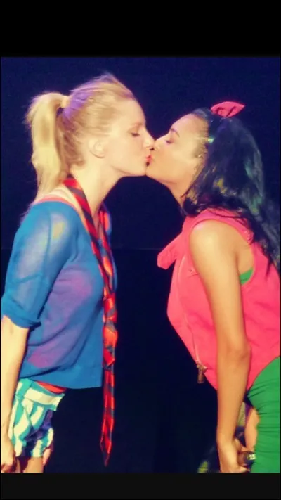 Que lui lisait sa grand-mère comme berceuse ?